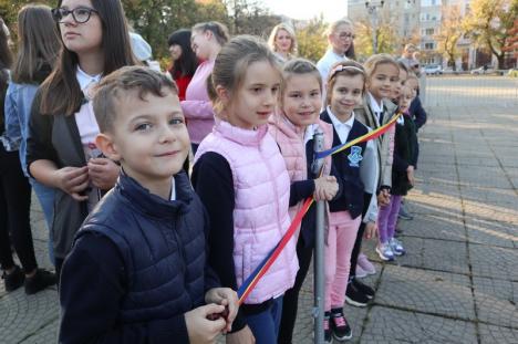 Ziua Armatei, sărbătorită şi în Oradea: Copiii şi adolescenţii s-au jucat de-a militarii (FOTO / VIDEO)