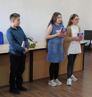 Citește și gândește: Elevii din două școli din Bihor au sărbătorit Ziua Cărții interpretând povești și pasaje din cărți (FOTO)