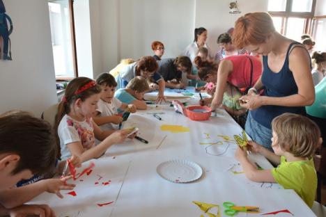 Micuţii orădeni au sărbătorit de ziua lor cu teatru, concursuri şi ateliere creative (FOTO)