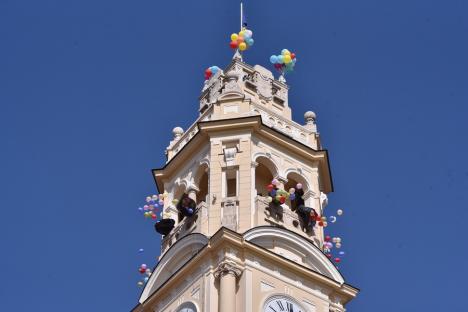 Ziua Copilului a început în Oradea cu lansarea a 100 de baloane din Turnul Primăriei. Vezi programul complet de 1 iunie (FOTO / VIDEO)