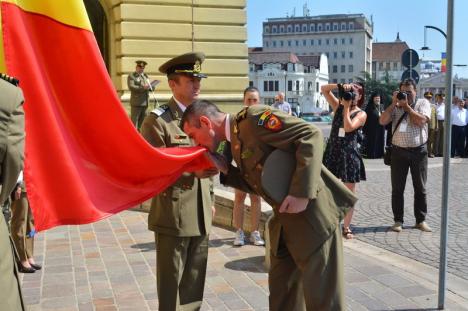 Ziua Drapelului Național a fost sărbătorită de oficialități și de o mână de orădeni, în lipsa primarului și a prefectului (FOTO)