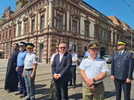 Ziua Drapelului în Oradea: Participanți puțini la festivitățile din Piața Unirii (FOTO / VIDEO)