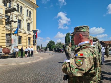 Ziua Drapelului în Oradea: Participanți puțini la festivitățile din Piața Unirii (FOTO / VIDEO)