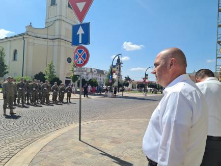 Ziua Drapelului în Oradea: Participanți puțini la festivitățile din Piața Unirii (FOTO / VIDEO)