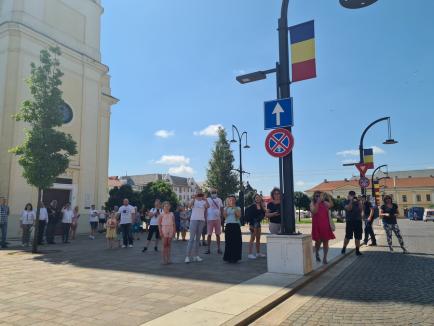 Ziua Drapelului în Oradea: Participanți puțini la festivitățile din Piața Unirii (FOTO / VIDEO)