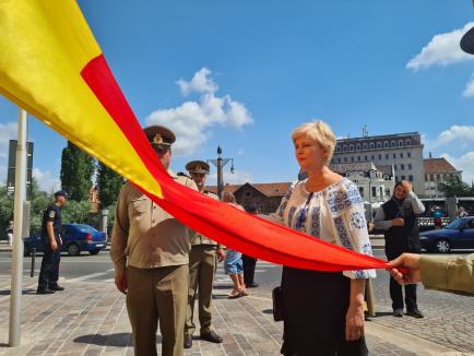 Ziua Drapelului în Oradea: Participanți puțini la festivitățile din Piața Unirii (FOTO / VIDEO)