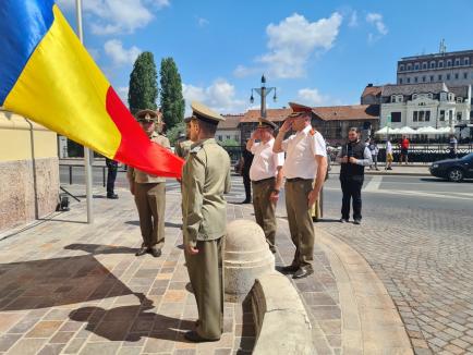 Ziua Drapelului în Oradea: Participanți puțini la festivitățile din Piața Unirii (FOTO / VIDEO)