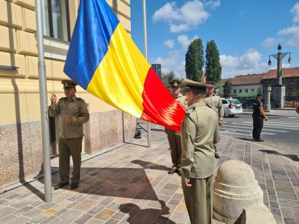 Ziua Drapelului în Oradea: Participanți puțini la festivitățile din Piața Unirii (FOTO / VIDEO)