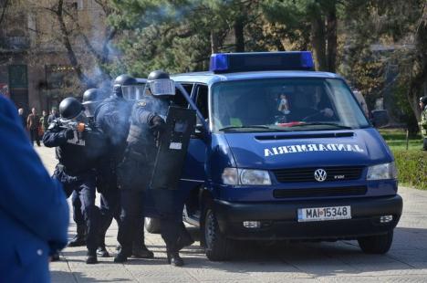 Ziua Jandarmeriei: Demonstraţii cu tâlhari şi câini eroi, în Parcul 1 Decembrie (FOTO/VIDEO)