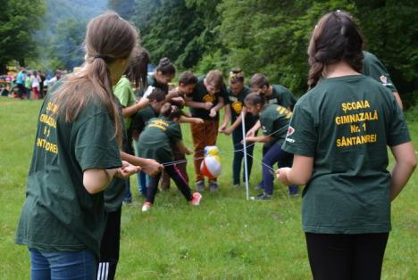 Ziua Liliacului Carpatin: 120 de elevi s-au distrat la Coada Lacului, sărbătorind natura (FOTO / VIDEO)