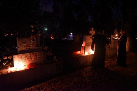 Orădenii s-au recules la mormintele celor dragi (FOTO)
