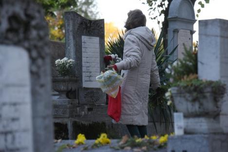 Ziua Morților a atras mai puțini orădeni la cimitir decât în orice alt an (FOTO / VIDEO)