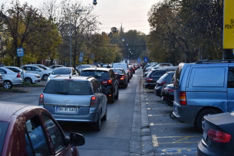 Ziua Morţilor. Orădenii au aprins lumânări în cimitirul municipal, la mormintele celor dragi (FOTO)