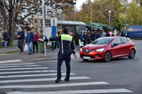 Ziua Morţilor. Orădenii au aprins lumânări în cimitirul municipal, la mormintele celor dragi (FOTO)