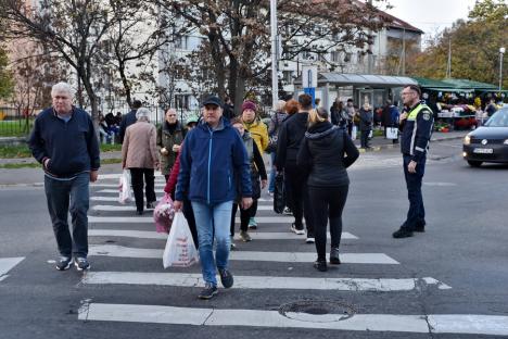 Ziua Morţilor. Orădenii au aprins lumânări în cimitirul municipal, la mormintele celor dragi (FOTO)