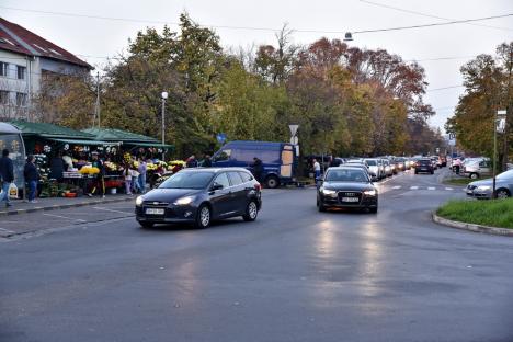 Ziua Morţilor. Orădenii au aprins lumânări în cimitirul municipal, la mormintele celor dragi (FOTO)