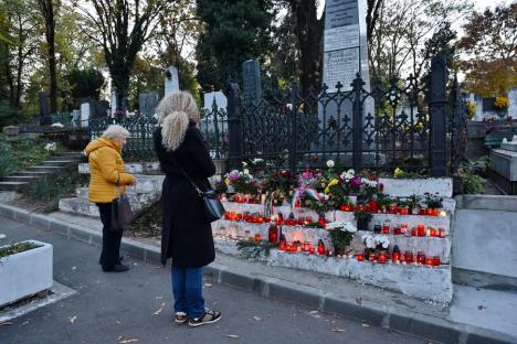 Ziua Morţilor. Orădenii au aprins lumânări în cimitirul municipal, la mormintele celor dragi (FOTO)