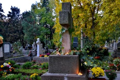 De Ziua Morţilor, Cimitirul Municipal s-a umplut de culoare (FOTO)