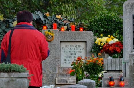 De Ziua Morţilor, Cimitirul Municipal s-a umplut de culoare (FOTO)