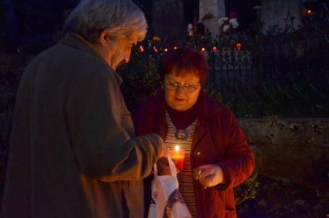 De Ziua Morţilor, Cimitirul Municipal s-a umplut de culoare (FOTO)