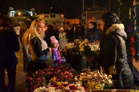 De Ziua Morţilor, Cimitirul Municipal s-a umplut de culoare (FOTO)