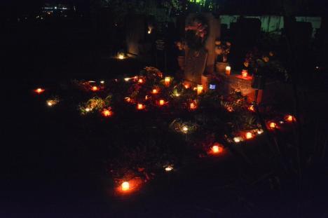 Ziua Morţilor: Program prelungit și vineri la Cimitirul orădean (FOTO)