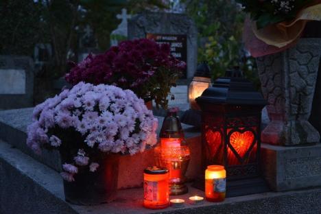 Luminaţia: Cimitirul Municipal a fost 'inundat' de lumină de Ziua Morţilor (FOTO)