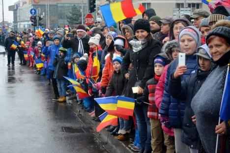 La mulţi ani, România, la mulţi ani, români! Peste 10.000 de orădeni au ieşit în stradă pentru a sărbători Ziua Naţională (FOTO / VIDEO)