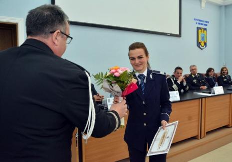 Ziua Poliției, la Oradea: Peste 100 de avansări în grad și multe diplome pentru poliţiştii merituoşi. Nu avem 'poliţistul anului'! (FOTO)