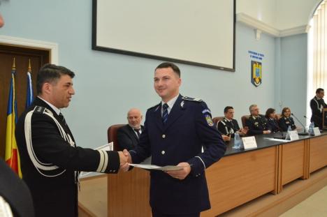 Ziua Poliției, la Oradea: Peste 100 de avansări în grad și multe diplome pentru poliţiştii merituoşi. Nu avem 'poliţistul anului'! (FOTO)