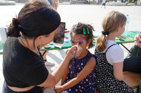 Oradea tuturor: Zeci de cetățeni străini şi refugiaţi din Ucraina, Siria sau Brazilia au sărbătorit în centrul oraşului (FOTO/VIDEO)