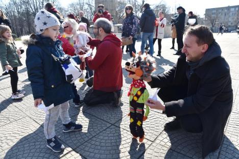 Parada marionetelor: Trupele Arcadia şi Liliput au surprins copiii care s-au jucat în Parcul 1 Decembrie din Oradea (FOTO)