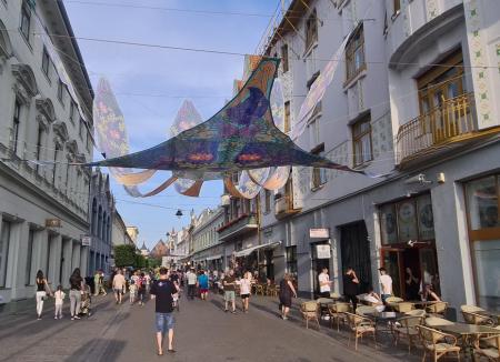 Oradea revine la viaţă! Ziua Mondială Art Nouveau, dragonul Zano şi spectacolele din Piaţa Unirii au scos oamenii în centrul oraşului (FOTO / VIDEO)