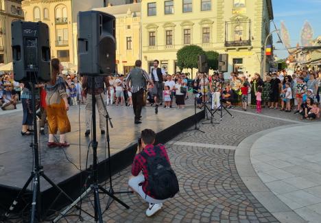 Oradea revine la viaţă! Ziua Mondială Art Nouveau, dragonul Zano şi spectacolele din Piaţa Unirii au scos oamenii în centrul oraşului (FOTO / VIDEO)