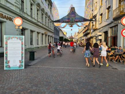 Oradea revine la viaţă! Ziua Mondială Art Nouveau, dragonul Zano şi spectacolele din Piaţa Unirii au scos oamenii în centrul oraşului (FOTO / VIDEO)