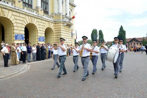 'Deşteaptă-te, române!'. Ziua imnului, sărbătorită cu defilarea gărzii de onoare (FOTO)