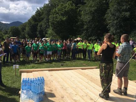 Ziua Liliacului Carpatin: Elevi de la zece şcoli din Bihor, la concurs pe Valea Iadului (FOTO)