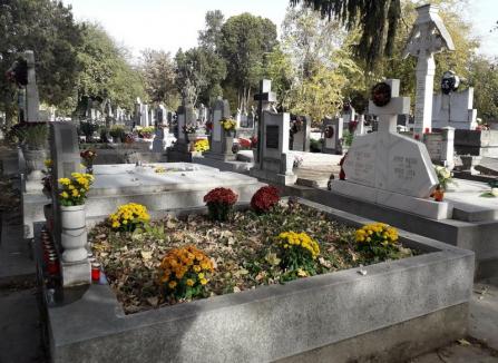 Ziua Morţilor: Program prelungit și vineri la Cimitirul orădean (FOTO)