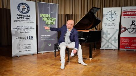 Maratonist la clape: Ca să poată înfiinţa în Oradea un muzeu al muzicii, pianistul Thurzó Zoltán va cânta 130 de ore continuu (FOTO)