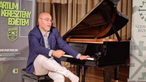 Maratonist la clape: Ca să poată înfiinţa în Oradea un muzeu al muzicii, pianistul Thurzó Zoltán va cânta 130 de ore continuu (FOTO)