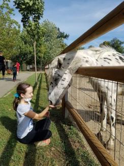Un eveniment devenit tradiţie: Ziua părinţilor adoptivi la Zoo Oradea (FOTO)