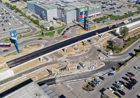 Circulați cu grijă! Două zile cu restricții de circulație în Oradea, pentru asfaltarea pasajelor de la ERA Park și Remarkt