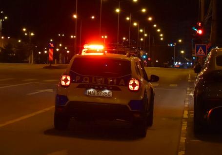 Băiat de 16 ani reținut de Poliția Bihor, după ce ar fi furat două mașini și le-a condus fără permis