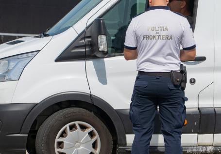 „Fabrica de bani” de la Borș:  Încă doi polițiști de frontieră, inculpați pentru mită. Unul a 'fugit' prin demisie, colegul său a ajuns sub control judiciar