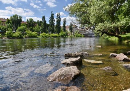 Seceta lovește râurile din Bihor: Crișul Repede are doar 17% din debitul normal. Restricții de apă în opt localități