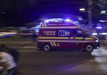 Copil de 2 ani, în stare gravă la spital după ce a căzut de la etajul al doilea al unui bloc din Oradea!