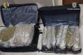 FOTO/VIDEO Valize pline cu droguri! Un străin a fost reținut în Bihor: avea în mașină 1,1 kilograme de canabis, iar în locuință încă 14 kilograme 