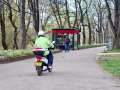 Ne enervează: mopediștii care conduc prin parcurile din Oradea