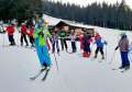 Lecții pe zăpadă: Deși în Bihor nămeții se lasă așteptați, în munți se pregătesc tabere de schi pentru copii și adolescenți