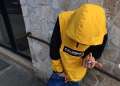 Tribunalul Bihor: Arest la domiciliu pentru adolescentul drogat care l-a tăiat în zona gâtului pe un băiat care a refuzat să îngenuncheze în fața lui